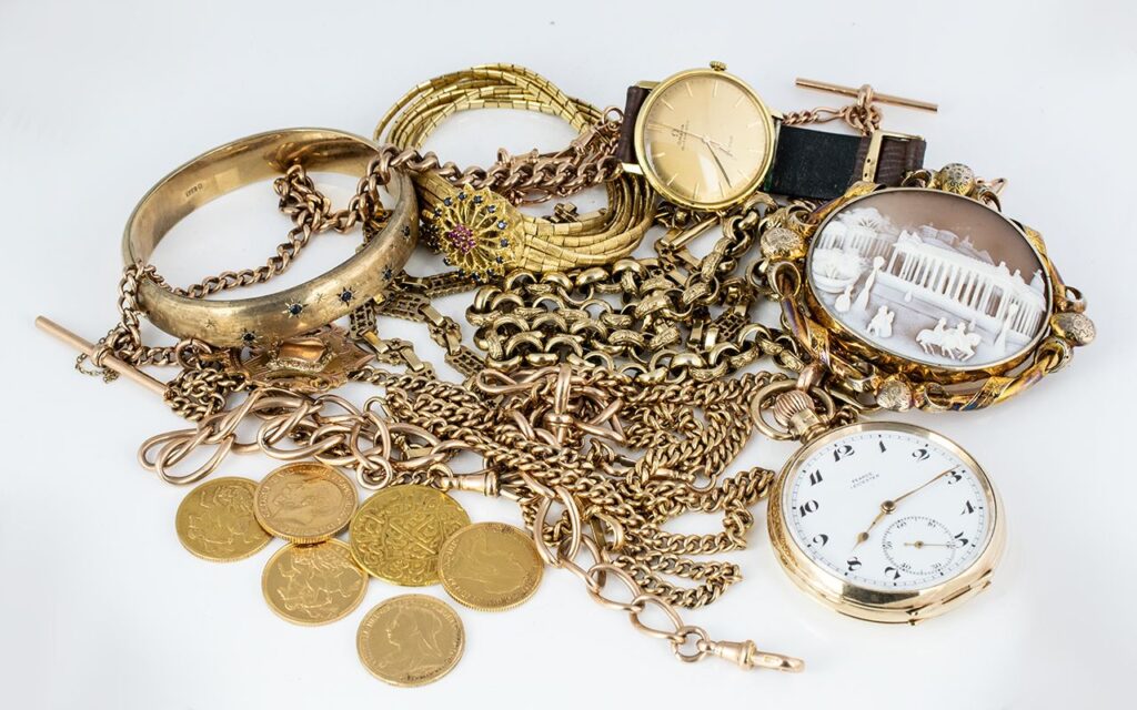 Collection of gold & sovereigns